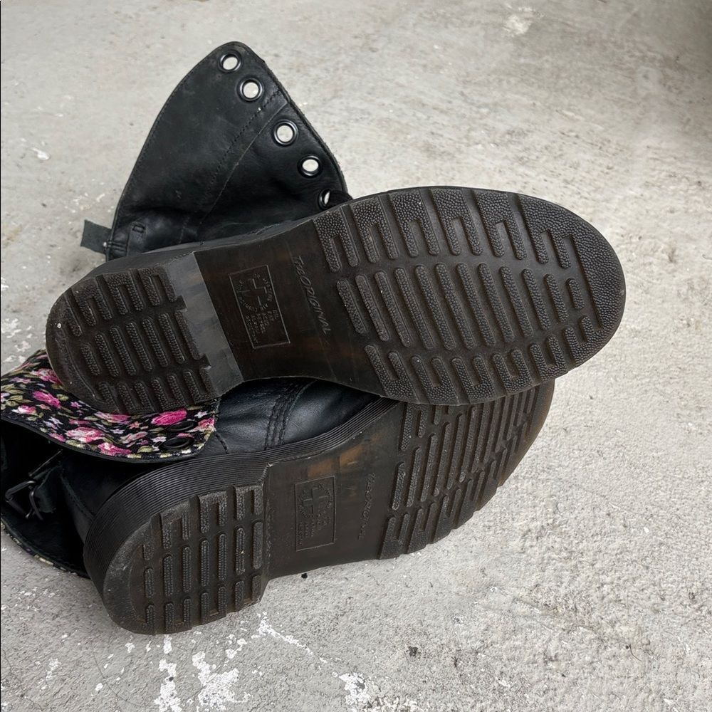 Dr Martens Triump 1914 floral combat boots - Picture 6 of 8